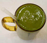 Green Smoothie: Apples, Bananas, Collard Greens