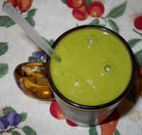 Green Smoothie: Collard Greens, Pineapple, Banana