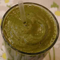 Green Smoothie with Broccoli, Collard Greens, Spinach, Tomatoes, and More