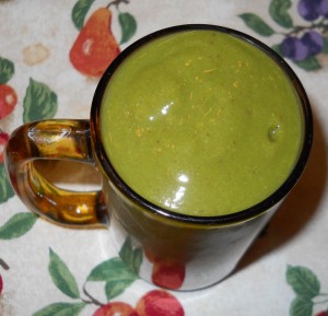 Green Smoothie with Banana, Collard Greens, and Nectarine