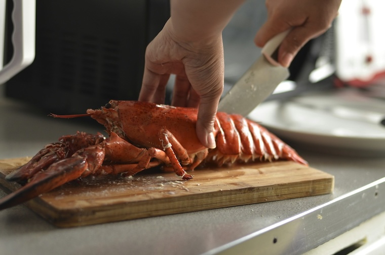 slicing dead Lobster