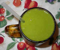 Green Smoothie: Collard Greens, Apples, More