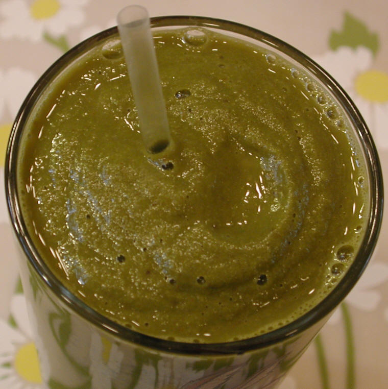 Green Smoothie with Broccoli, Collard Greens, Spinach, Tomatoes, and More