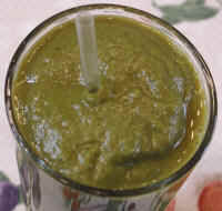 Green Smoothie with Collard Greens, Spinach, Tomatoes and More